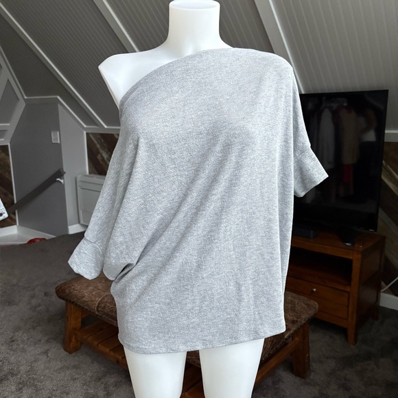 SIX FIFTY-SHORT SLEEVE ANYWHERE TOP